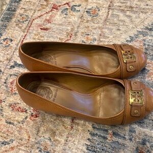SOLD! Tory Burch Neutral wedges with gold accents. Size 9.5.